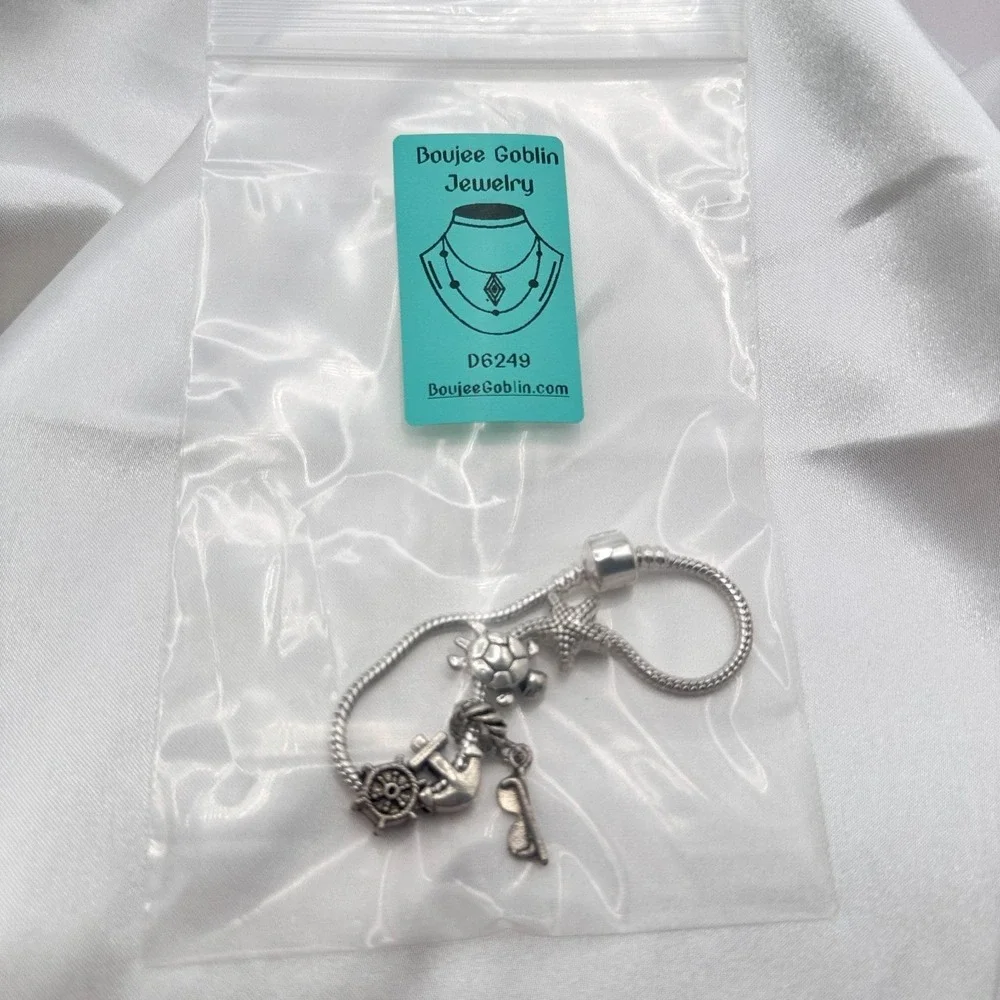 Vintage 80s Beach Charm Bracelet Silver Tone Starfish Turtle Ship‎ Wheel Jewelry